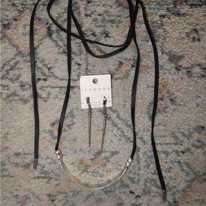 Boho necklace with a silver statement comes with earrings